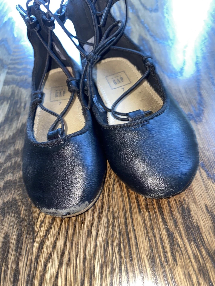 Pisos de ballet Baby Gap de cuero sintético negros talla 7 buen estado $30 estilo otoño Foto 3 de 4