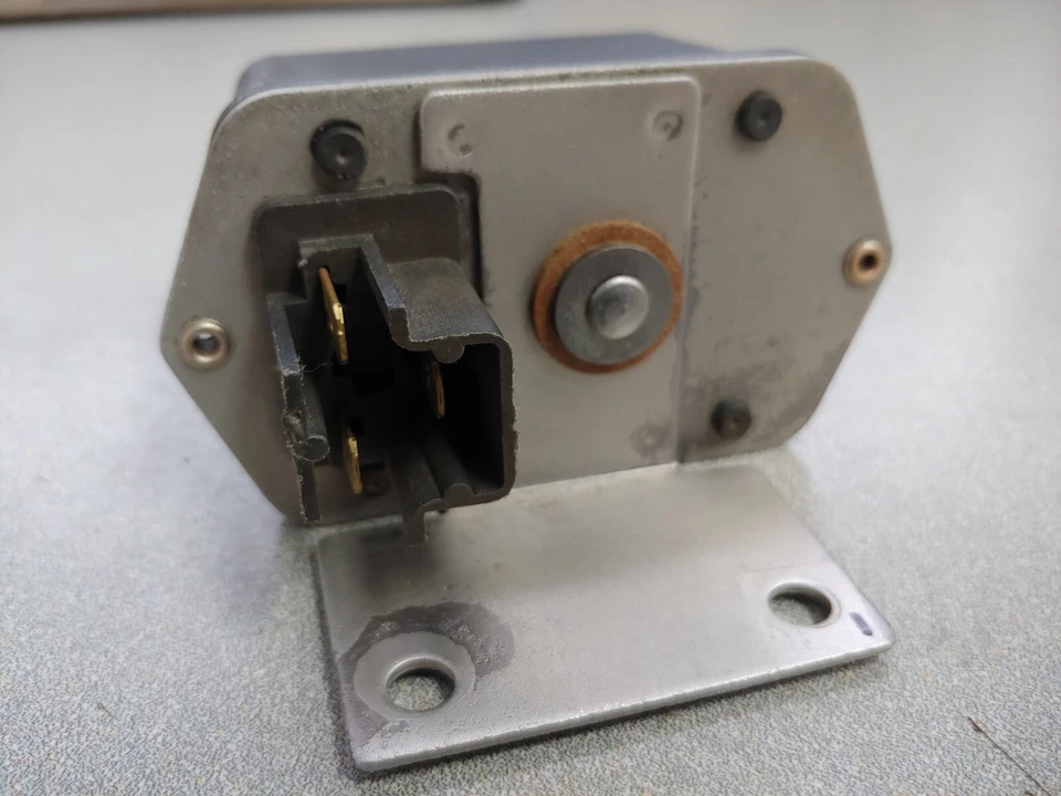 VERY NICE USED ORIGINAL GENUINE PORSCHE 911 930 SEV MARCHAL VOLTAGE REGULATOR 1 — 第 3/4 张图片