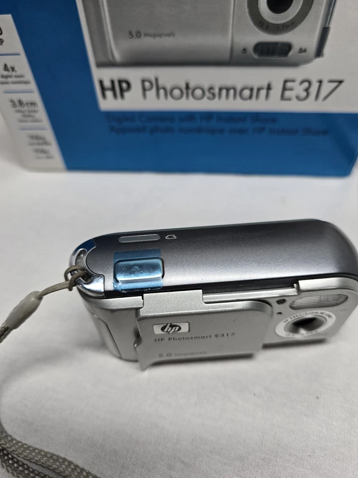 HP Photosmart E317 5.0MP Compact Digital Camera - Silver - Tested Working - Image 3 of 4