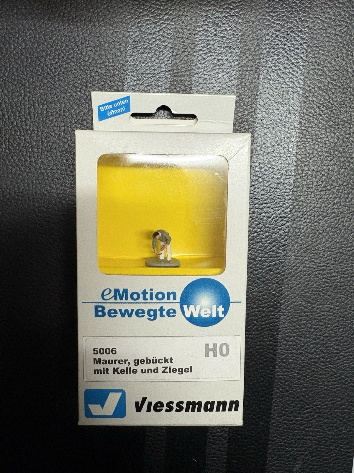 Viessmann H0 5006 Maurer, gebückt mit Kelle und Ziegel