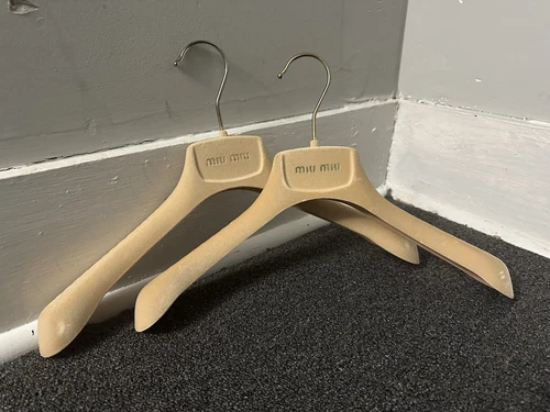 Lotto di 2 ganci Miu Miu. (2)