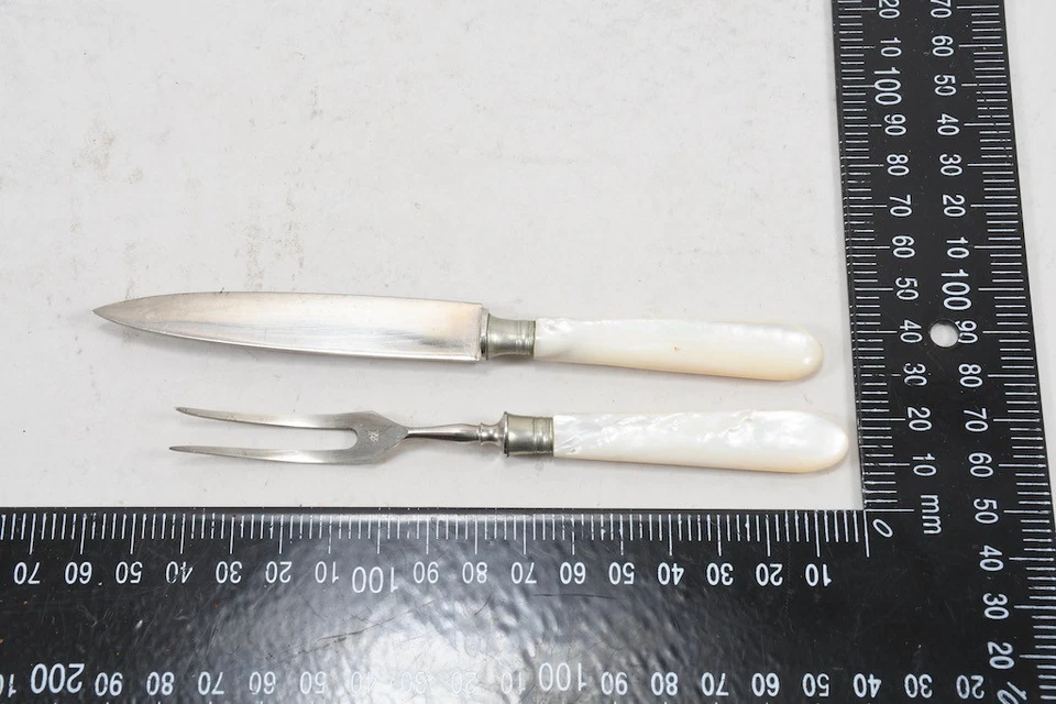 C26S65- Besteckset aus Metall mit Perlmutt Griffen gemarkt Rein Nickel - Bild 3 von 4