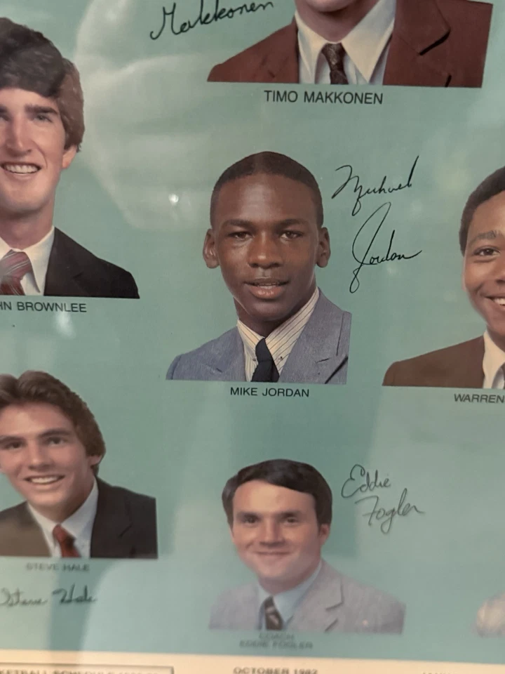 UNC Tar Heels Baloncesto Auténtico 1983 Calendario Raro ¡Con Michael Jordan! Foto 2 de 4