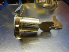 Free Ship, National  Drawer Lock With 2 D002A Keys, Bright Brass Finish