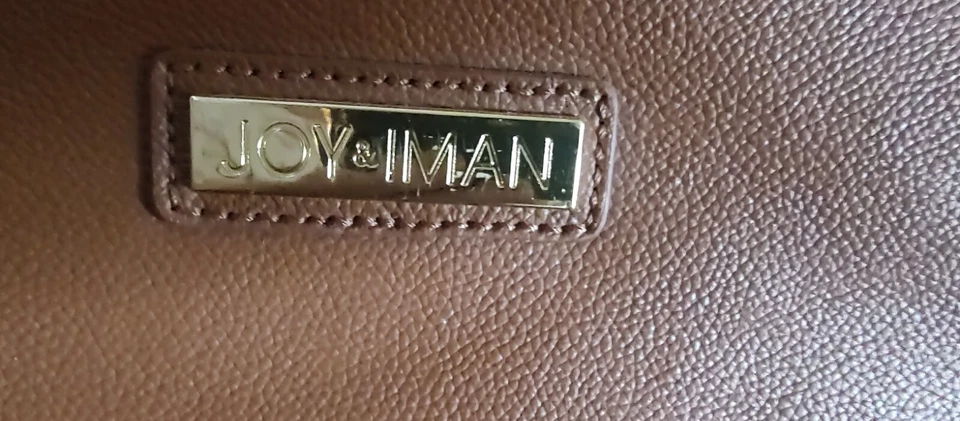 Cartera Joy & Iman color tostado con acento de cadena y reloj Foto 2 de 4