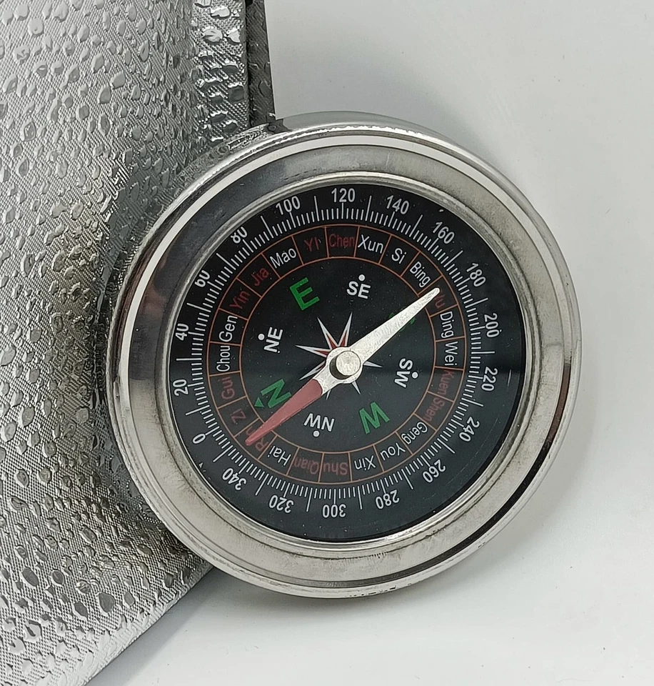 Brújula de metal estilo vintage - Herramienta de navegación de 3 pulgadas | Decoración de escritorio coleccionable Foto 2 de 4