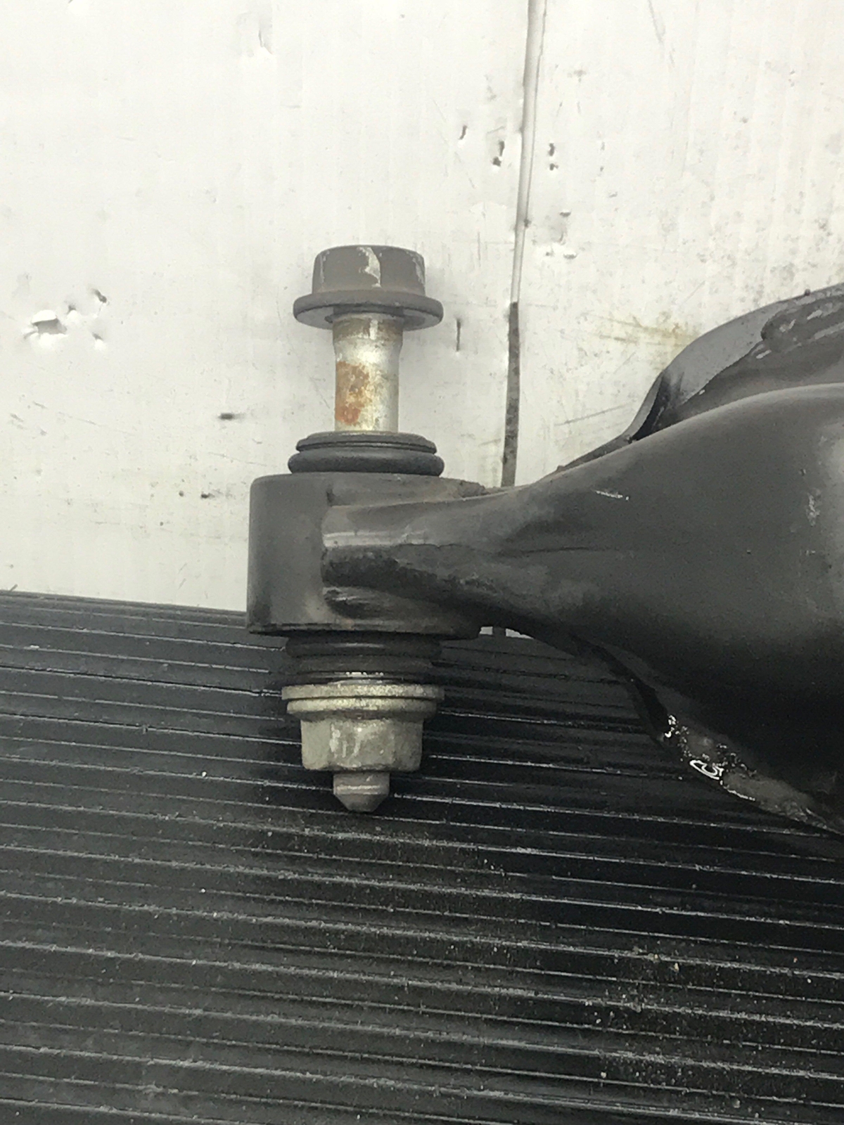 2014 - 2019 MASERATI GHIBLI OEM LH REAR LEFT LOWER SPRING PERCH CONTROL ARM