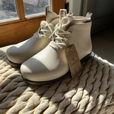 Ccilu Panto XPRESOLE White Vanilla Latte Waterproof Vegan Boots! NWT. Size 8/39.
