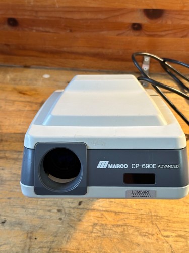 Marco CP-690E Advanced Auto Chart Projector Japan not Working light goes on - Picture 2 of 11
