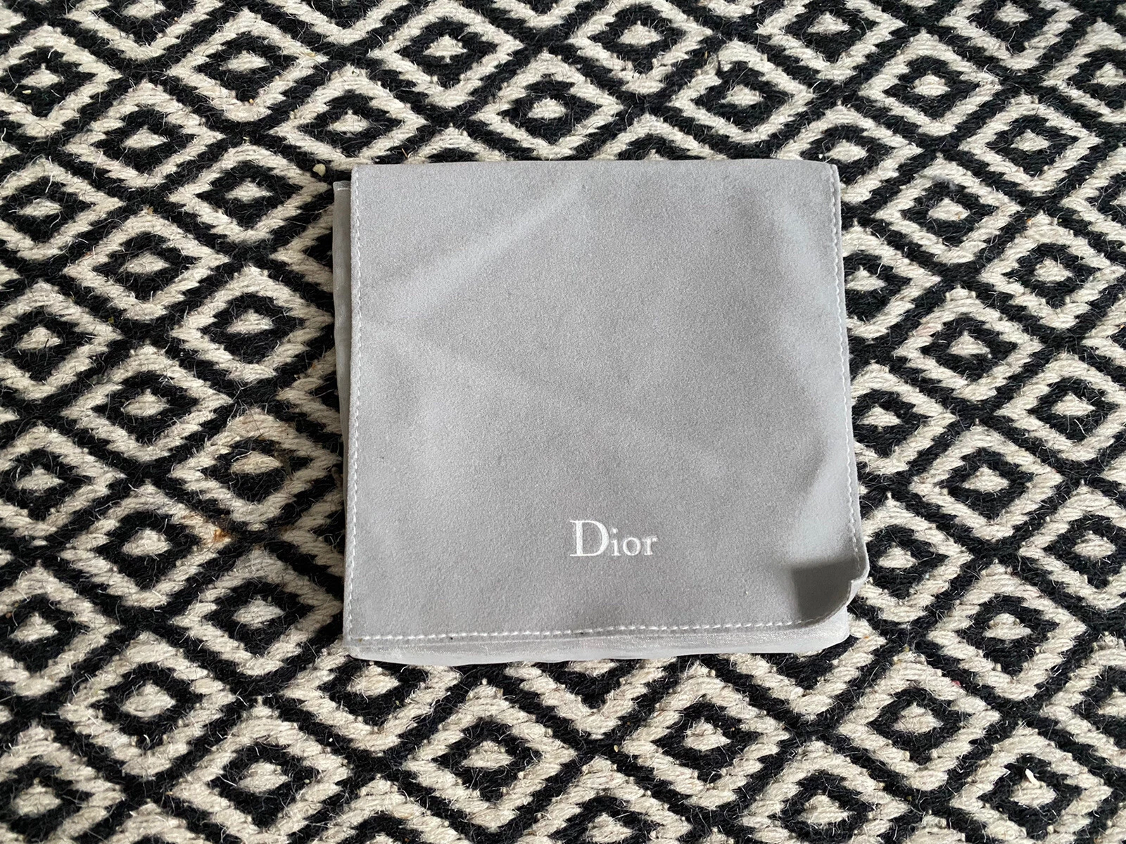 Sac à poussière Dior 13 cm par 13 cm