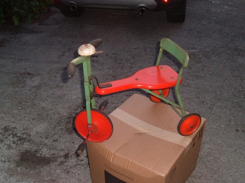 VINTAGE TRI-ANG TRICYCLE CHILD'S TRIKE 