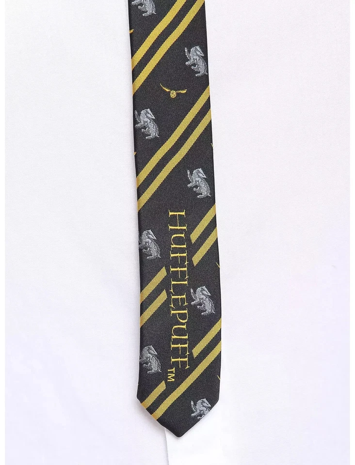 Corbata de cuello Harry Potter Hufflepuff ajustada a rayas negra y amarilla Foto 2 de 2