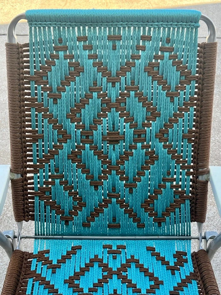 Silla de césped vintage hecha a mano macramé “Apache Summer” - Usada en excelente estado Foto 3 de 4