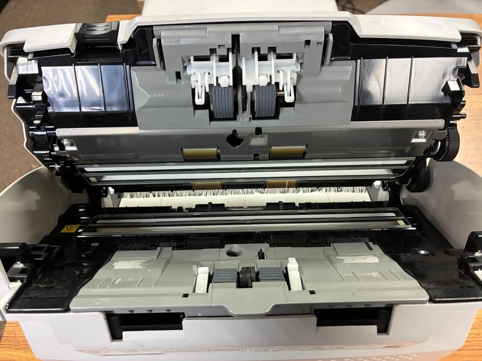 Fujitsu fi-6240 Flat-Bed/ADF Document Scanner PA03540-B505 - Image 4 of 4