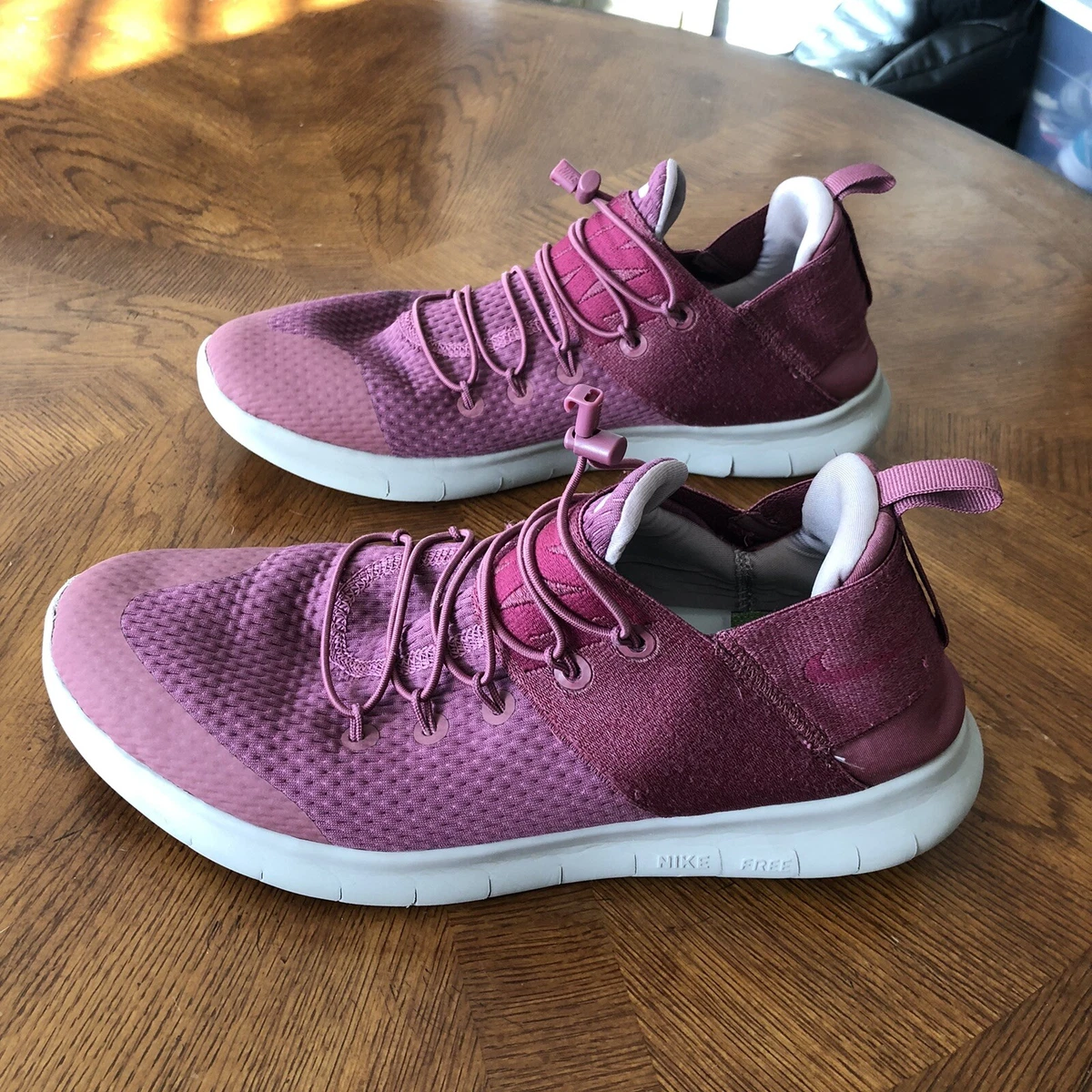 Magenta nike hotsell shoes