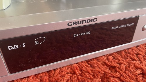 Grundig DSR 4530 HDD Digitaler Satelliten-Receiver mit 80 GB Festplatte Silber - Bild 3 von 12