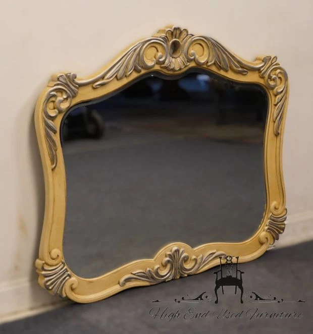 Cômoda PULASKI FURNITURE Transicional Italiana Contemporânea 57" Cor Creme... - Imagem 3 de 4