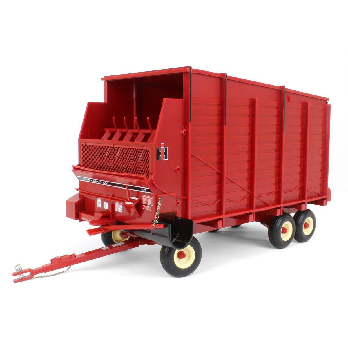 Spec Cast 1/16 International Harvester 120 Forage Wagon with Spec Cast 1/16 International Harvester 120 Forage Wagon with