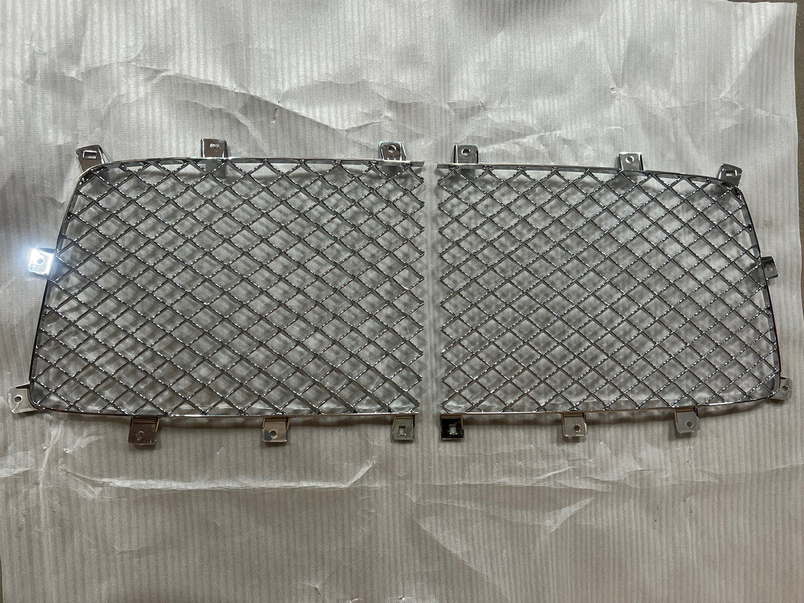 2017-2020 Bentley Bentayga Front Bumper Main Radiator Grille Mesh Chrome NEW