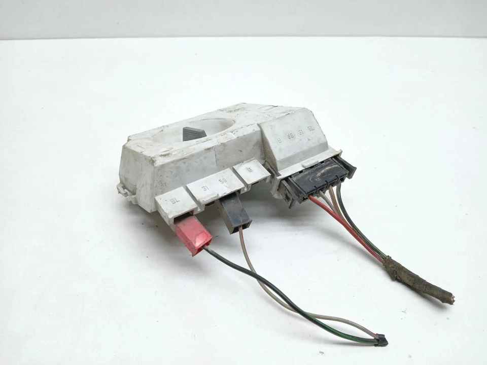 Soporte bombilla trasero derecho gasolina audi 80 90 b3 1991 ust111593 Foto 2 de 3