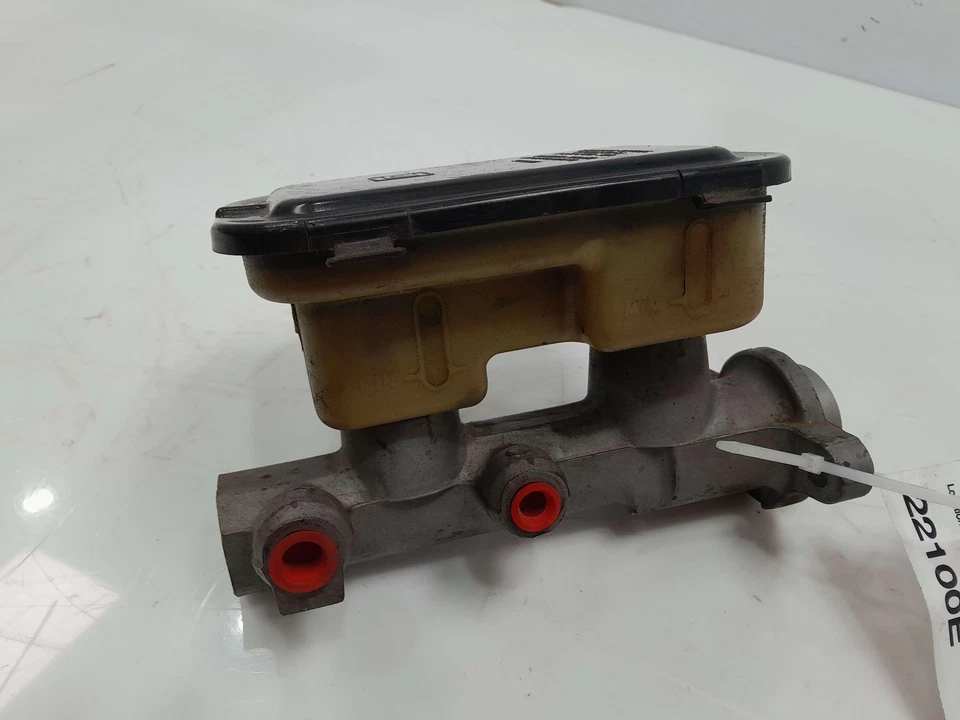 Conjunto de cilindro maestro de freno Chevy S10 1989-1994 OEM 18013433 Foto 2 de 4