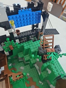 1996 LEGO Dark Forest Fortress Set #6079 InComplete