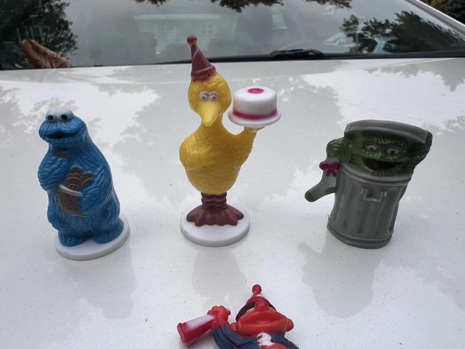 4 件复古芝麻街塑料蛋糕装饰大鸟 Ernie Cookie Monster 奥斯卡 — 第 2/4 张图片