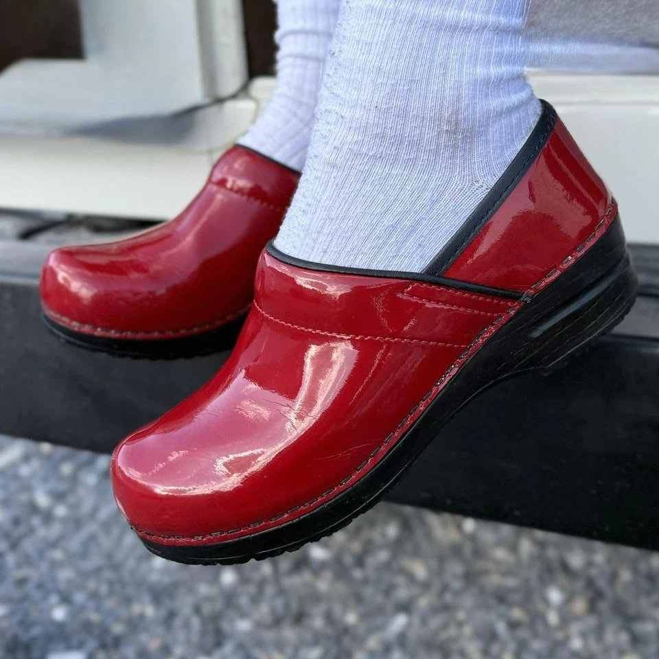 Sanita 女式红色懒人鞋木底鞋,尺寸 37 — 第 2/4 张图片