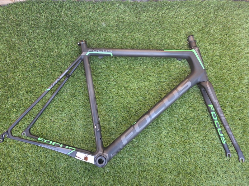 Focus Izalco Max Carbon Frameset, 58cm, Rim Brake, 1335 gram Very Good Condition