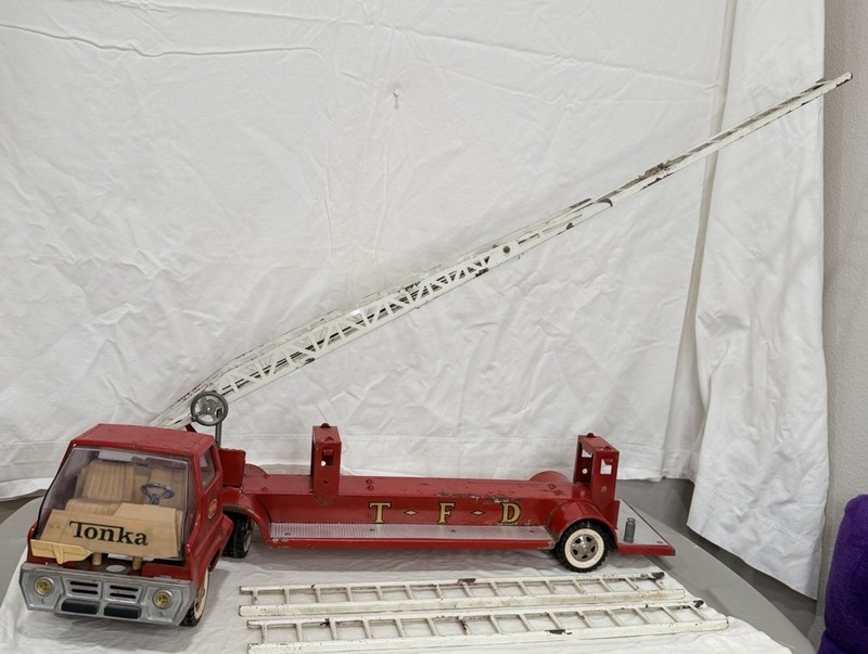 Vintage Tonka TFD Fire Truck Aerial Ladder Pressed Steel w/ all 3 Ladders