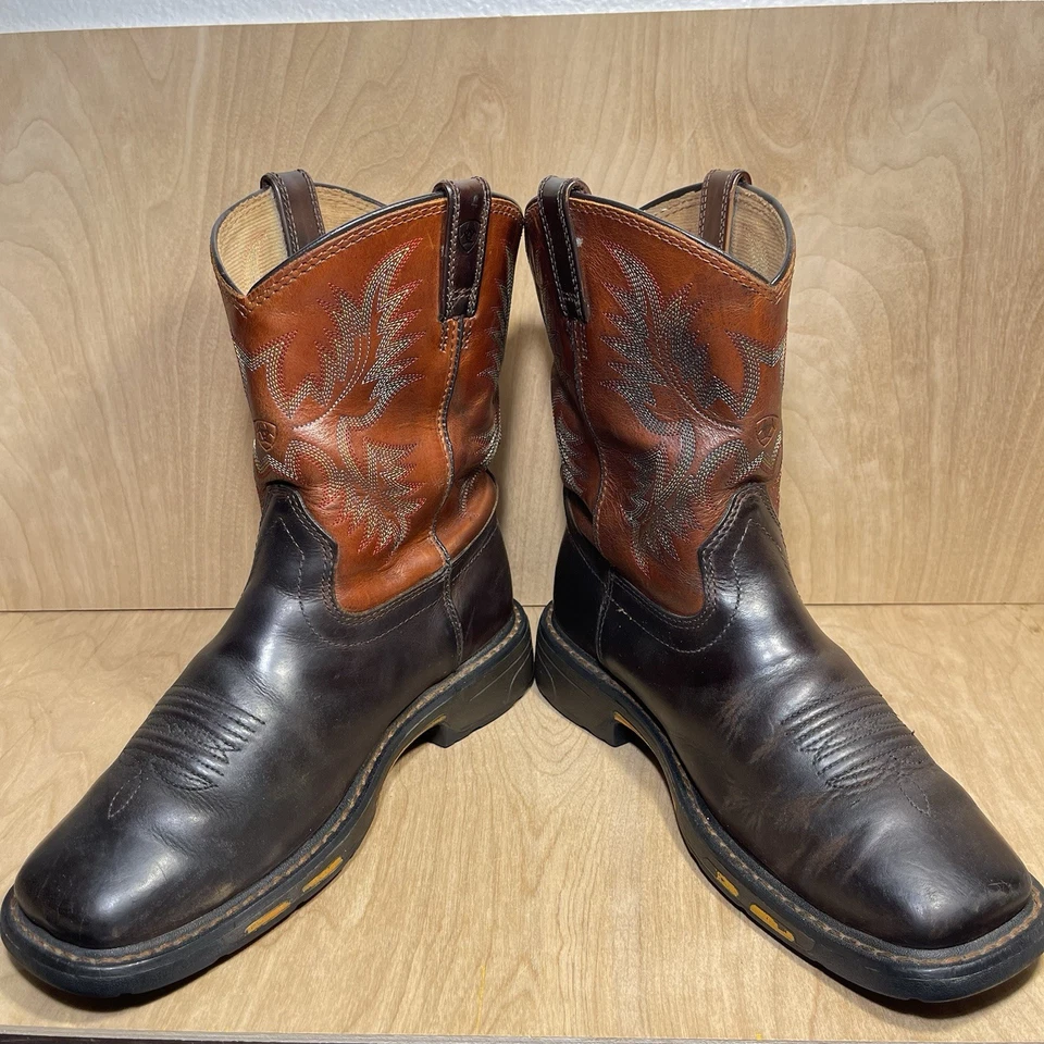 Botas Ariat WorkHog Puntera Cuadrada Con Bordado, Jóvenes/Niños Talla 5.5, Usadas Foto 2 de 4