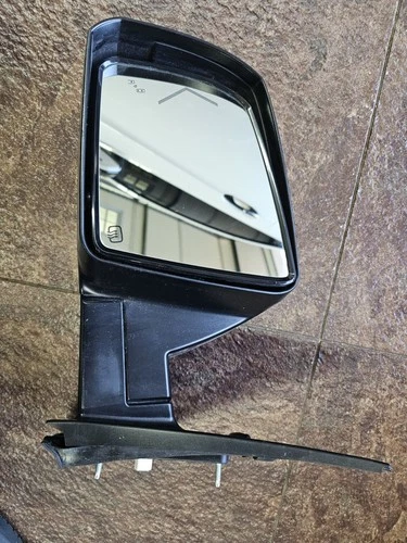 2013-2017 Toyota Sequoia Drivers Door Mirror Heater,signal,chrome Left Side
