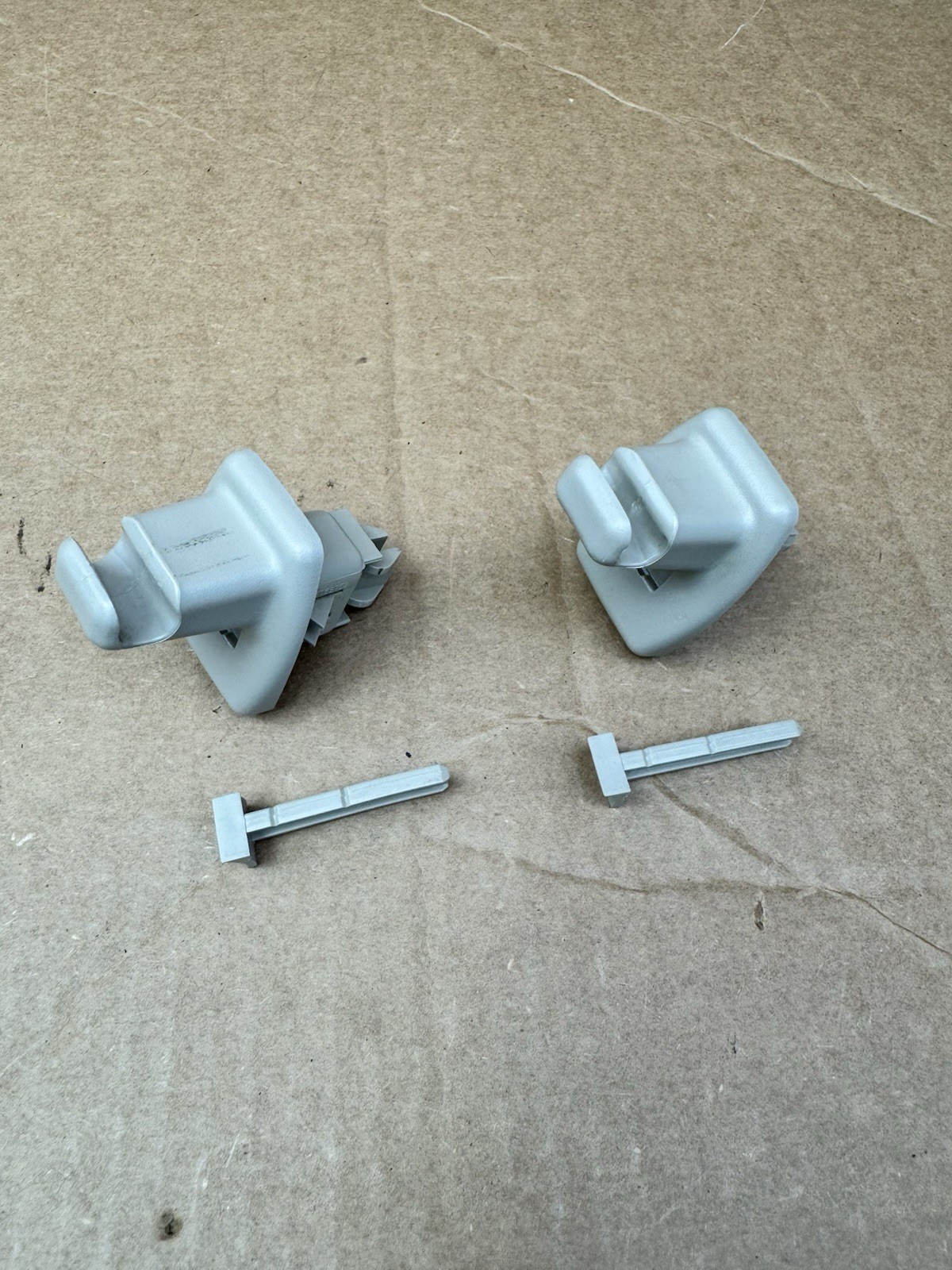 2003-2009 Chevolet Express GMC Savana Van Sun Visor Clip Retainer Set OEM x2 thumbnail 4