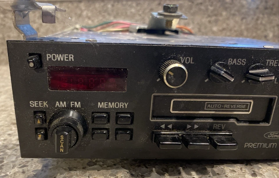 Chicote de fios/amplificador de rádio cassete AM/FM digital som premium Ford Mustang 1985 - Imagem 3 de 4