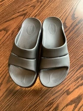 Oofos Ooahh Luxe Slide Sandals EUC 39 Black Comfort Recovery Shoes Soft