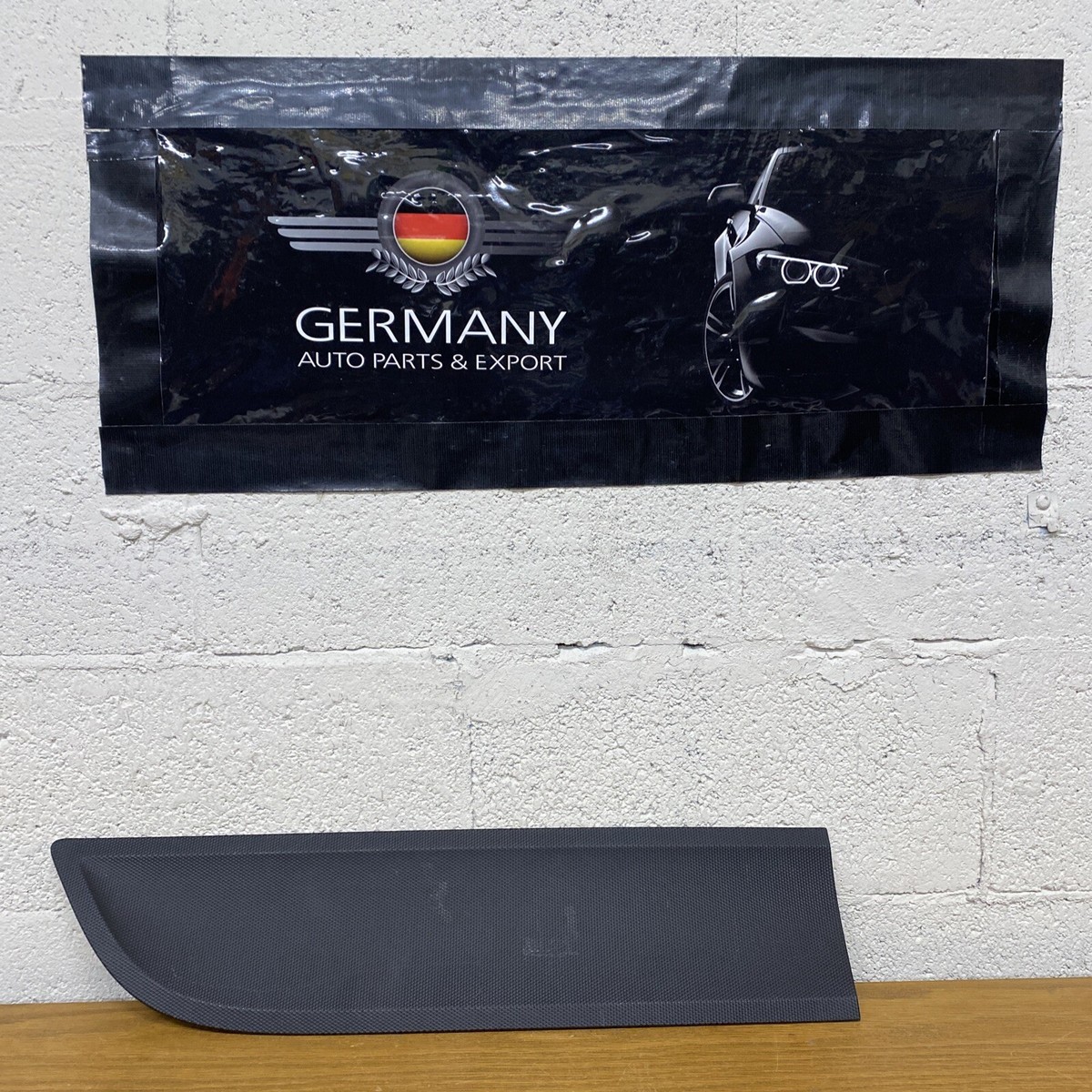 2014-2016 PORSCHE MACAN RIGHT SIDE DOOR MOLDING FACTORY OEM