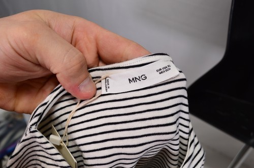 Nueva con etiquetas Blusa Mango MNG con botones a tiras blancas y negras manga larga talla XS - Imagen 5 de 6