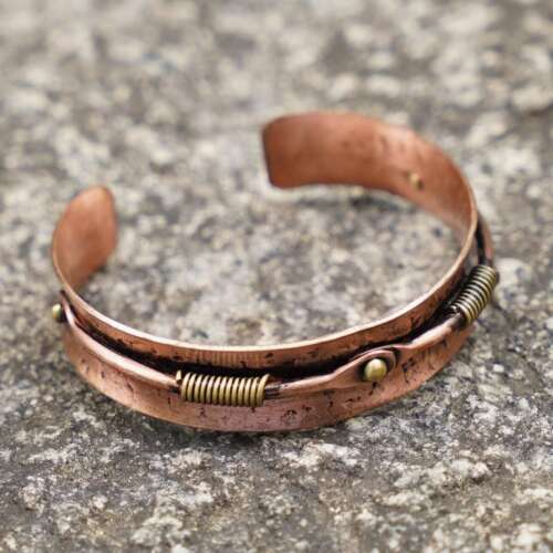 Brazalete antiguo de latón y cobre Isha Life regalo festivo para unisex - Imagen 3 de 6