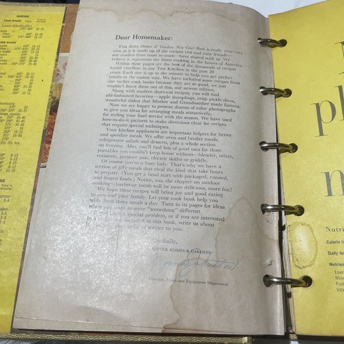 Vintage Better Homes & Gardens New Cookbook Gold Souvenir Edition Ring Binder - Picture 4 of 9