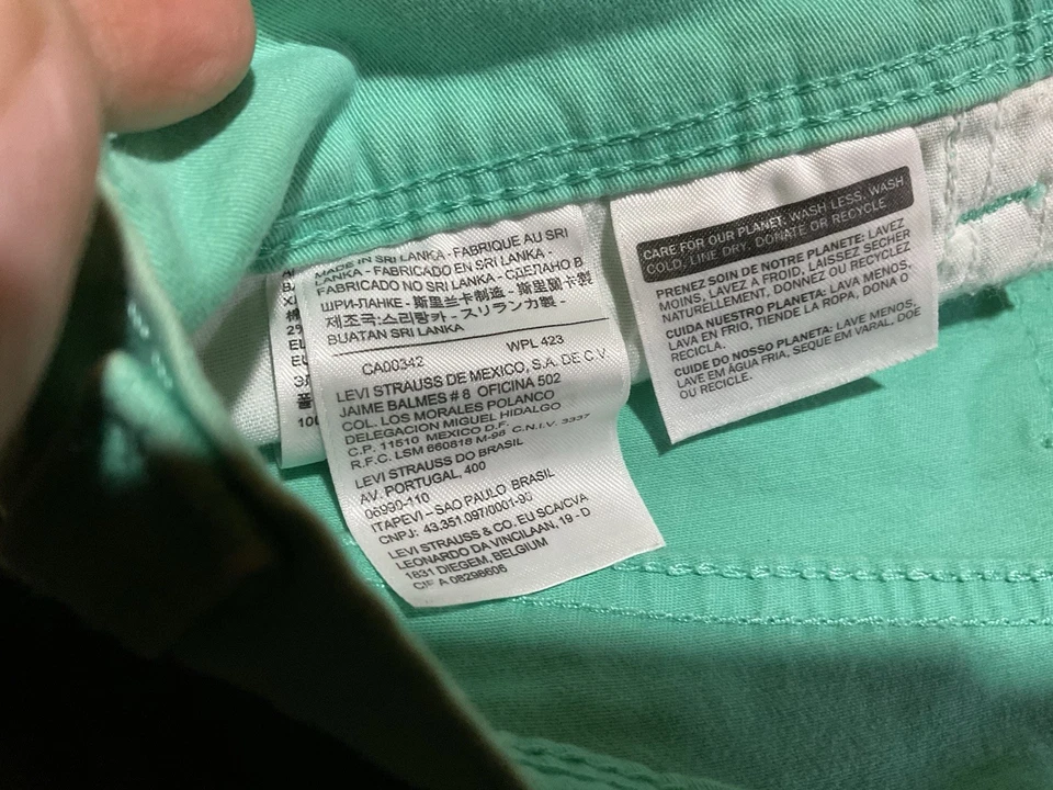 Женские шорты LEVI'S W26 зеленые ~ б/у ~ - Изображение 4 из 4