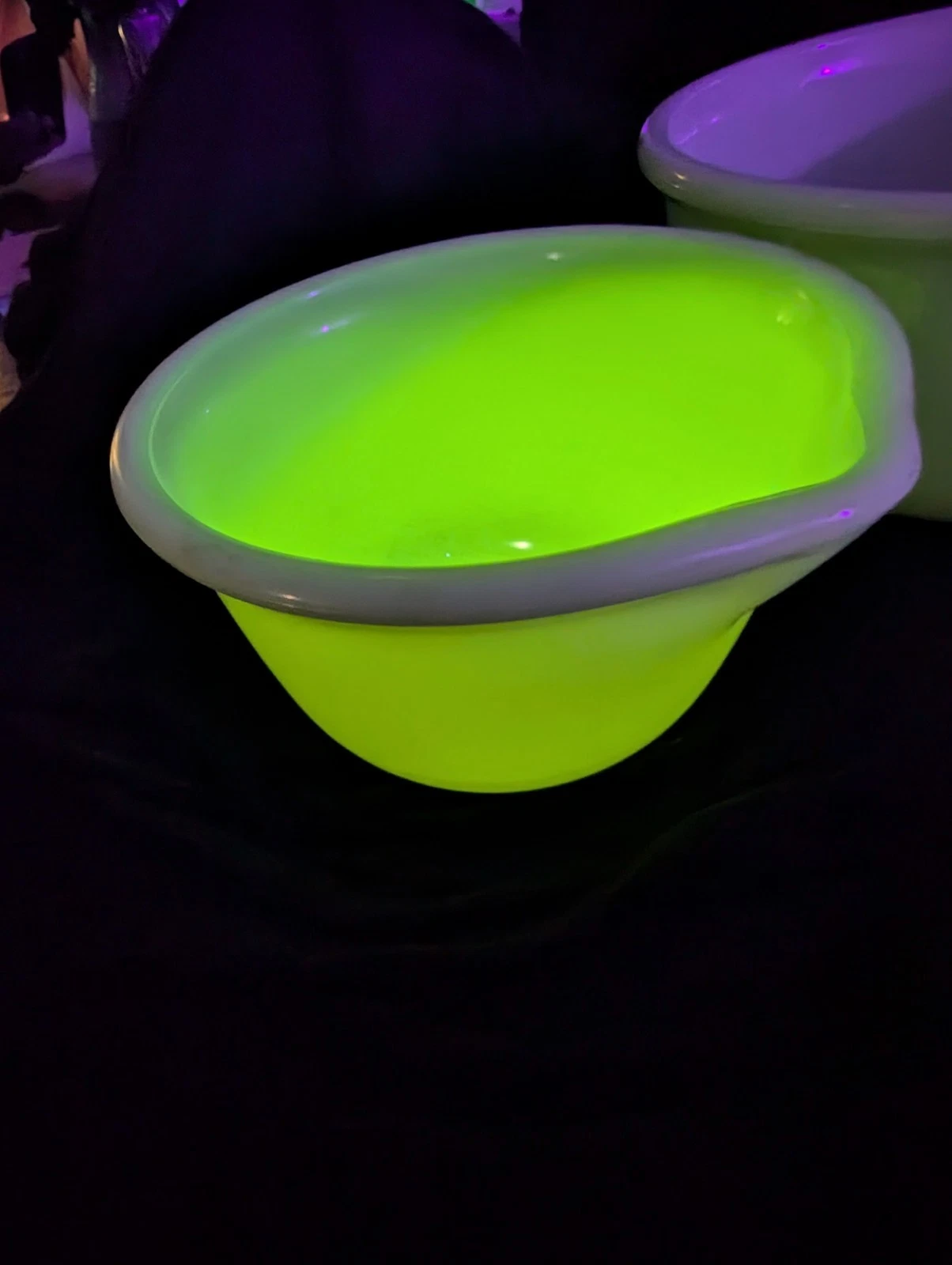 Hamilton Beach Uranium Custard Glass Mixing Bowls 7" Diameter. HTF!! GLOWS!