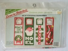 LOVE 'N STITCHES SET OF FOUR CHRISTMAS DOORKNOBBERS PLASTIC CANVAS KIT  NEW 
