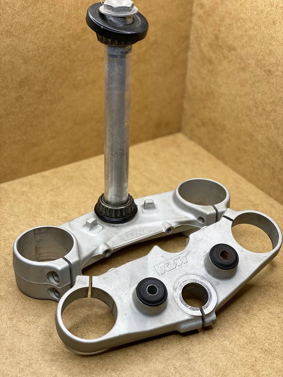 KTM 690 Duke SM 07-11 Bottom triple clamp fork 75001031032