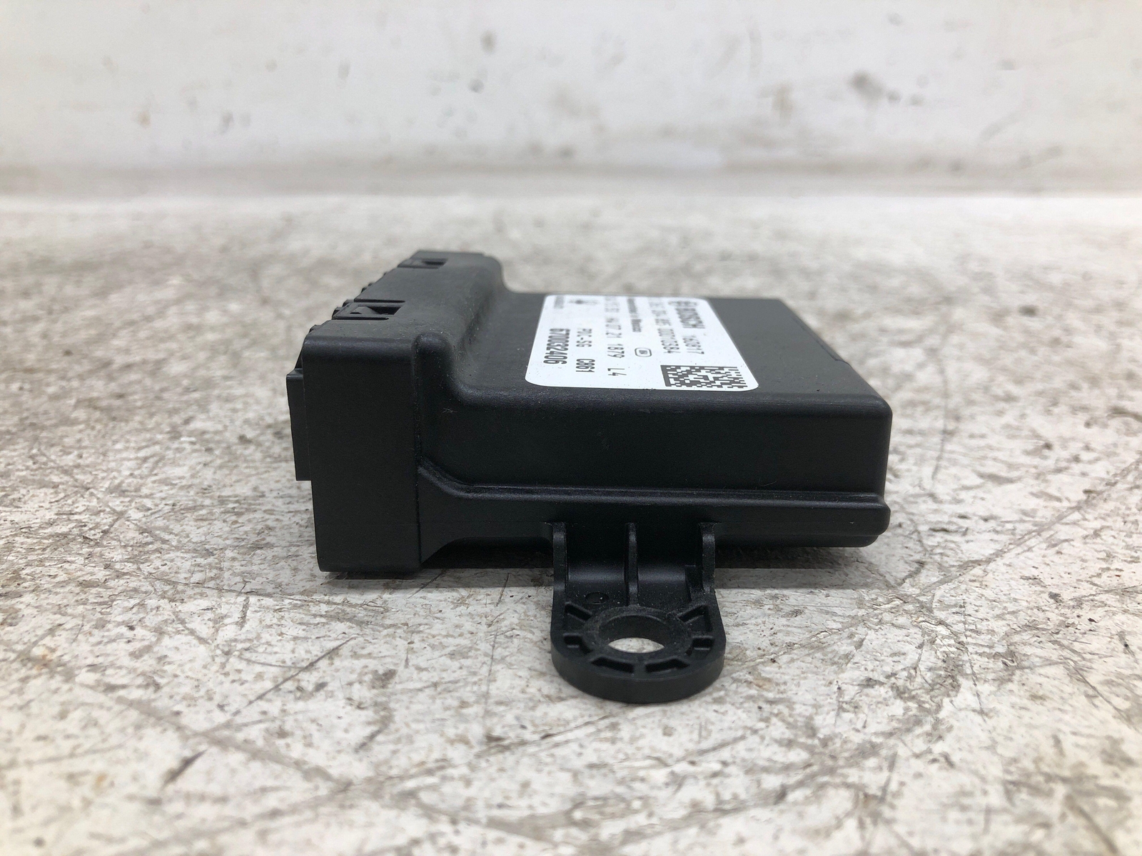 2017-2022 MASERATI LEVANTE PARK ASSIST CONTROL MODULE UNIT 670032406 670106861