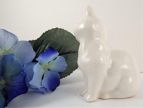 Cat Figurine White Porcelain Blue Eyed Persian Kitten VTG 1950s Beswick England - Picture 4 of 6