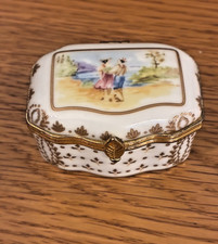 Vintage Del Prado Porcelain Trinket Pill Box Hinged Lid  E.P 27