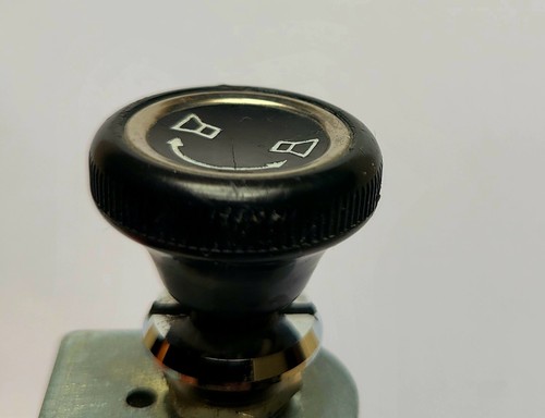 Mercedes W115 W114 dash speaker Fader Black OEM 1 Knob 1 Control Unit - Picture 4 of 5