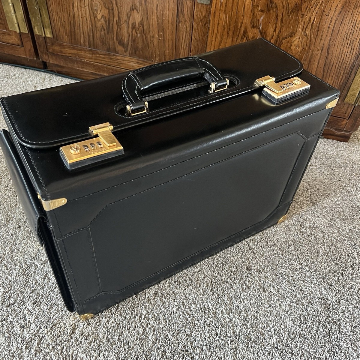 Vtg Ventura Leather Boardroom Attache Briefcase Lawyer Pilot