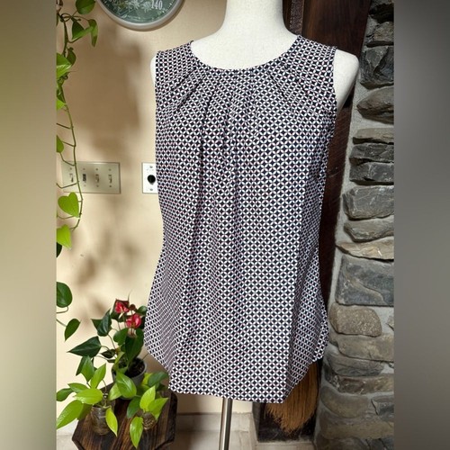 Black and Pink Geometric Print Top - Picture 3 of 11