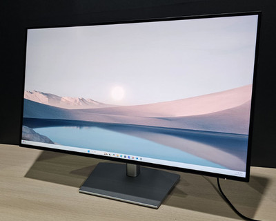 DELL UltraSharp / U2725QE / 27'' 4K Thunderbolt Hub Monitor / Express